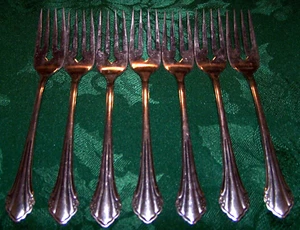 7 Rogers 1881 Repose Bitterweet Salad Forks - Picture 1 of 1