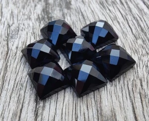 Venta al por mayor Piedras preciosas naturales de ónix negro con forma cuadrada corte a cuadros parte posterior plana - Imagen 1 de 10