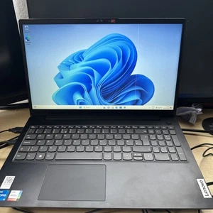 Lenovo V15 G4 Intel i5 16GB RAM 500GB SSD 15.6 Inch Wi 11 83FS line on screen - Afbeelding 1 van 8
