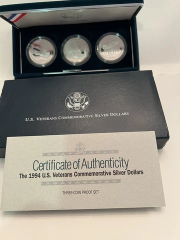 1994 U. S. VETERANS COMMEMORATIVE 3-COIN SILVER DOLLAR SET.   OGP+COA Cover