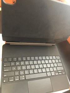 Apple Magic Tastatur für 12,9" iPad Pro 3., 4. & 5. Generation A1998 MXQU2LL - Bild 1 von 4