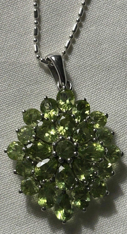 Italy 925 Sterling Silver Chain w/ Green Peridot Cluster Pendant Floral Gemstone - Image 1 of 4