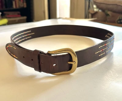 Cinturón fósil vintage marrón oscuro con cuentas y costuras cuero genuino mediano Foto 1 de 4