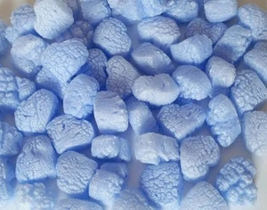 Bolsa FunPak Blue Hearts Biodegradable Embalaje Cacahuetes 1,5 pies cúbicos - Imagen 1 de 5