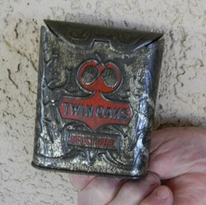 1920s ANTIQUE TWIN OAKS TOBACCO ROLL TOP SMALL EMBOSSED METAL POCKET TIN - Picture 1 of 9