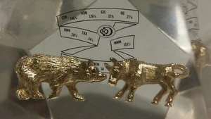 Wall Street Lucite Deal Toy Trophy Bull And Bear - Picture 1 of 10