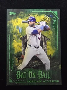 Yordan Álvarez Bate en Pelota 2025 Topps X Bob Ross Alegría del Béisbol VERDE SAVIA 31/75 - Imagen 1 de 2