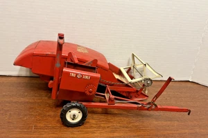 Vintage Red Tru-Scale 1/16 Model Toy Tractor Combine - Parts or Restoration - Picture 1 of 15