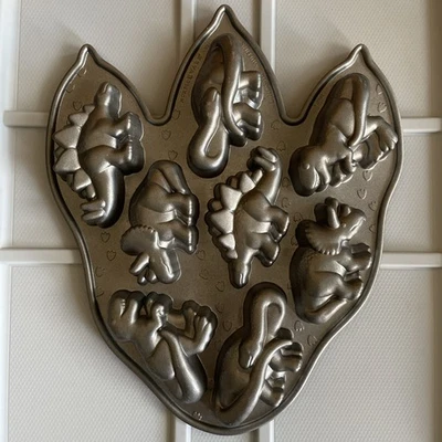 Nordic Ware Dinosaur Muffin Cakelet Baking Pan 3 Cups   🦖 T-Rex Triceratops GUC - Image 1 of 4
