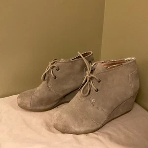 Toms Boots Womens 6 Kala Ankle Wedge Desert Brown Faux Suede NEW - Picture 1 of 3