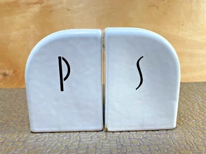 Salz- und Pfefferstreuer weiß gewölbt mit schwarzen Buchstaben - Bild 1 von 6