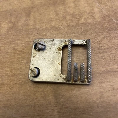 Montgomery Wards Signature Sewing Machine Replacement Part UHT J277C Feed Dog - Image 1 of 2