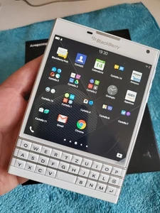Smartphone BlackBerry Passport (11,4 cm Display, Nano-SIM, QWERTZ, 32 GB Nuovo - Photo 1 sur 18