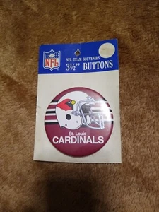 Pin de botón Pinback Cardenales de San Luis Fútbol NFL De colección En Tarjeta Stock muerto  - Imagen 1 de 4