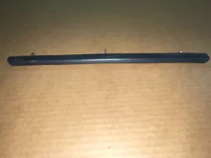 Corvette front bumper side rub strip molding trim LH 84,85,86,87,88,89,90 damage - Foto 1 di 13