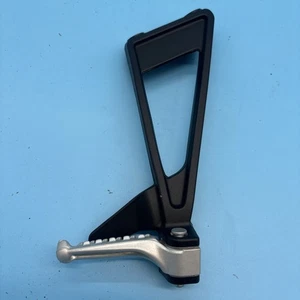 Aprilia RS 660 2025 Soziusaufhänger Fußstütze Fußstütze RS660 SCHWARZ - Bild 1 von 3