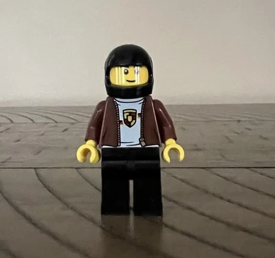 LEGO Porsche 911 Turbo 3.0 Driver Minifigura sc078.  Del set 75895 Foto 1 de 4