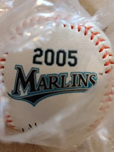 Equipo facsímil de los Marlins 2005 firma béisbol Metro PCS estadio sorteo - Imagen 1 de 3