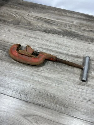 Ridgid No. 2A ( No. 1-2 ) Heavy Duty PIPE CUTTER 1/8" to 2" 3-Wheel Cutter - Image 1 of 4