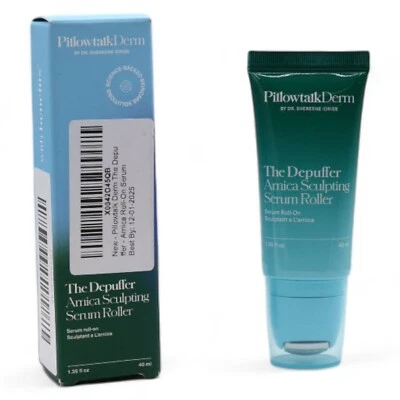 Rodillo de suero esculpido de árnica Pillowtalk Derm The Depuffer 1,35 fl oz 40 ml Foto 1 de 4