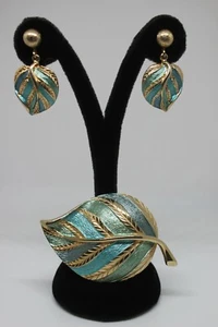 Tolle Vintage Aqua Blau Emaille Gold Ton Blatt Clip auf Ohrringe Brosche Anstecknadel SET - Bild 1 von 8