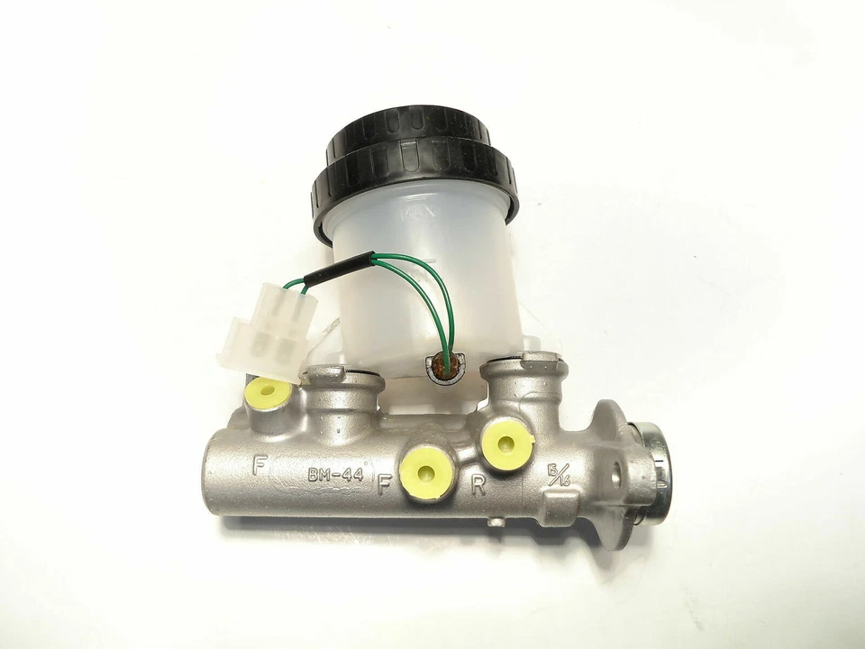 Главный тормозной цилиндр подходит для Nissan Maxima 1990-1994 P# 46010-85E60 - Изображение 1 из 2
