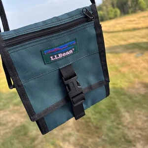 Vtg LL Bean Crossbody Wallet Bag Travel Passport Folding Zipper Green Hiking - Picture 1 of 11