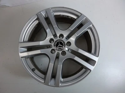 Roda de liga leve aro 5 raios duplos 247 401 30 00 Mercedes Benz GLB250 2020-2023 - Imagem 1 de 4