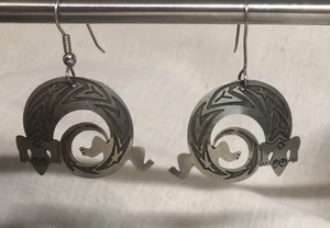 Lizard Earrings, Unique Earrings, Gecko Earring, Etched on Metal Dangle Earrings - Picture 1 of 4