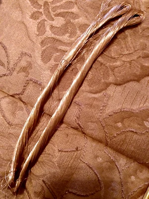 ELEGANT INDIAN GOLD ZARI EMBROIDERY THREAD  PLATED METAL OVER COTTON CORE - Image 1 of 2