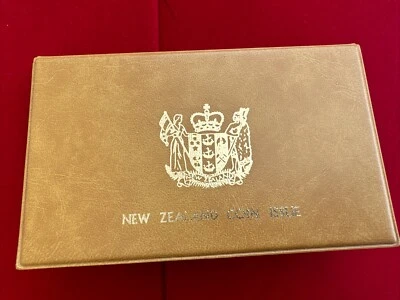 NEW  ZEALAND 1985 St.Silver ( $ 1coin)  Set  of 7 Coins ” Black Stilt” - Image 1 of 4