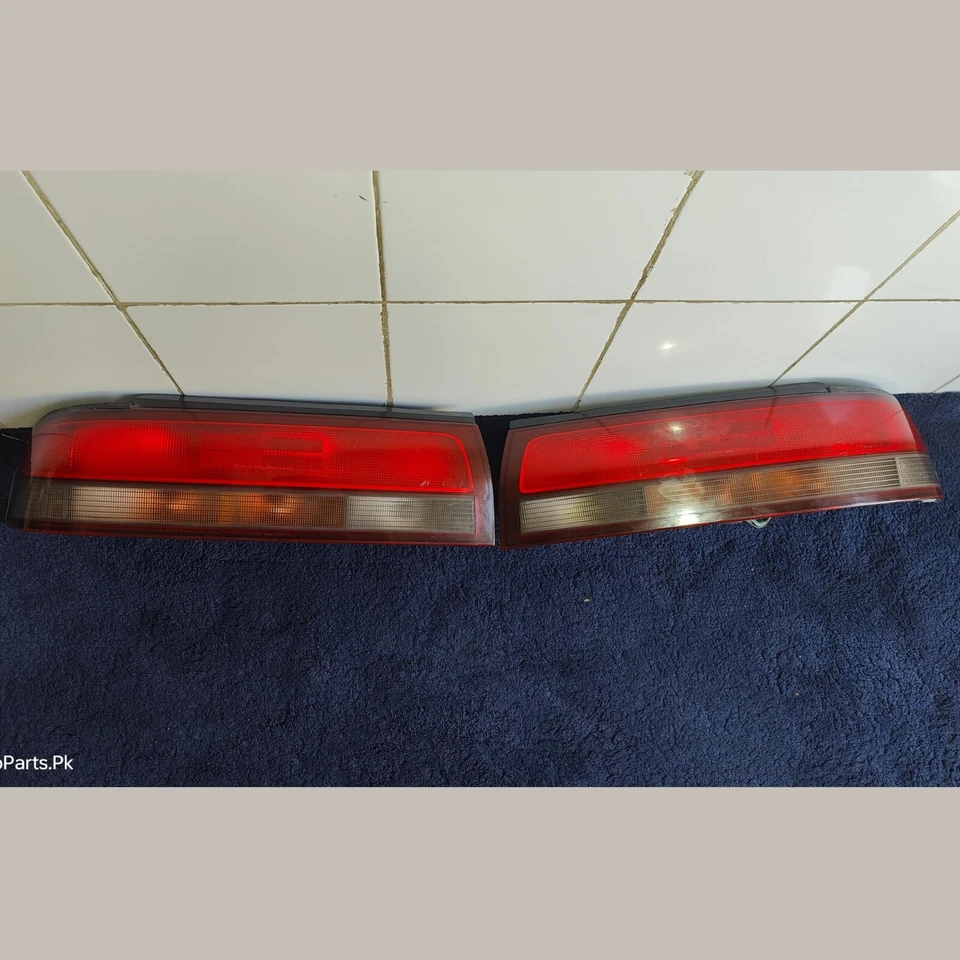 TOYOTA CRESTA JZX90 GX90 LX90 TAIL LIGHTS SET - image 1 of 4