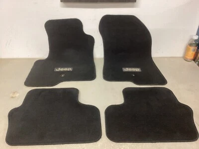Conjunto de 4 tapetes de assoalho Jeep Compass Patriot 2007-2016 preto fabricante de equipamento original de fábrica - Imagem 1 de 4