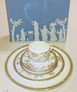 Wedgwood China OBERON fünfteiliges Gedeck - eingestellt! - Bild 1 von 4