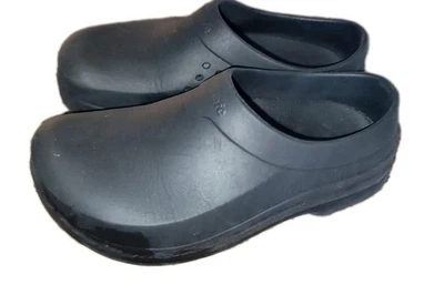 TREATSAFE BLACK WORK CLOGS VENTED OIL SLIP RESISTANT RUBBER WOMEN'S SIZE 7 MEN 5 - Image 1 of 4