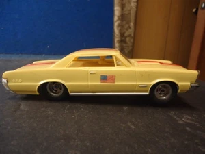 Vintage Aurora 1/32 A-Jet Yellow Red stripes 1965 GTO Runs Car Is Near Mint - Picture 1 of 10