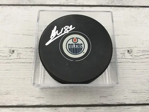 Disco de hockey autografiado por Yohann Auvitu Edmonton Oilers b - Imagen 1 de 1