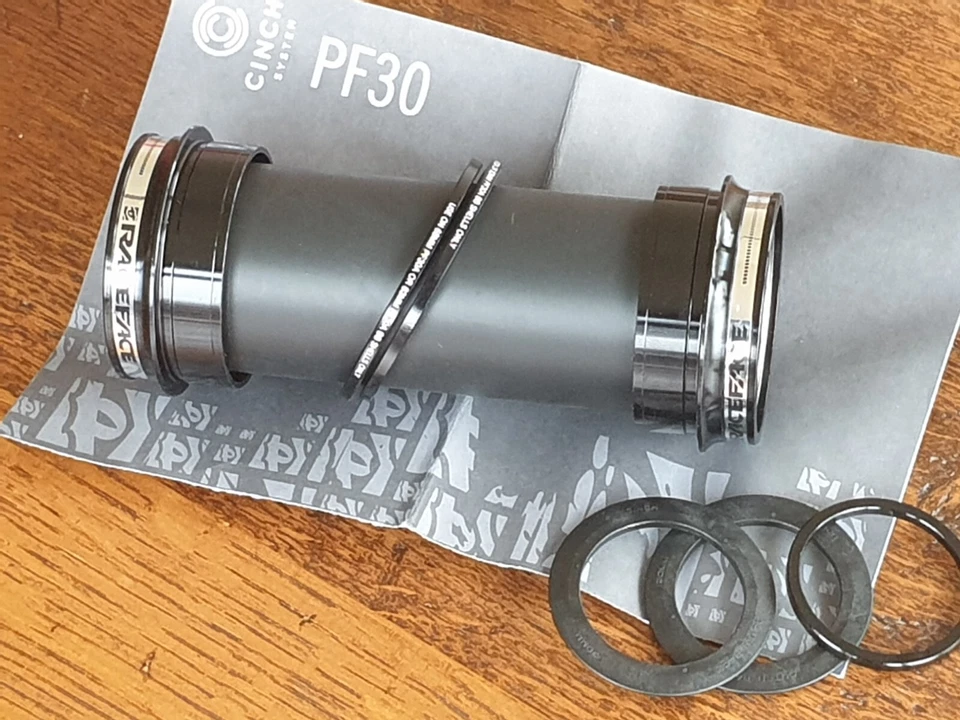 RaceFace Cinch PF30 Bottom Bracket 100mm x 30mm x 46mm Race Face Press Fit (NEW) - Image 1 of 4