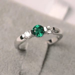 2CT Green Emerald Women Ring Lab Created Round Gemstone 925 Sterling Silver Ring - Picture 1 of 4