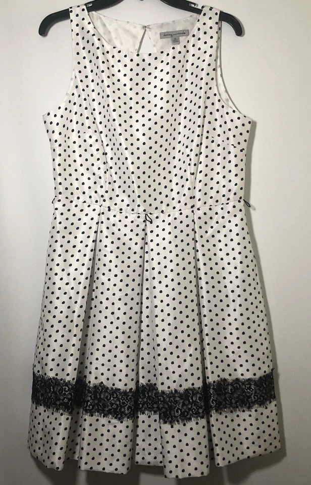 Vestido Danny and Nicole Sin Mangas Talla 12 Blanco Forrado Lunares Negro Encaje Ribete Foto 1 de 4