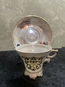Royal Crown Sockel Teetasse und Untertasse - irisierend weiß und gold - Japan - Bild 1 von 12