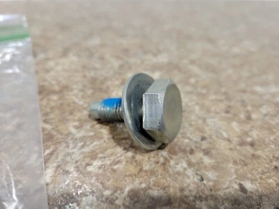 Mazda 3 S Touring 2008 tuerca/perno/arandela del volante Foto 1 de 3