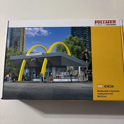 Vollmer # 43634 McDonald's Restaurant w/McDrive Kit HO - Image 1 of 3