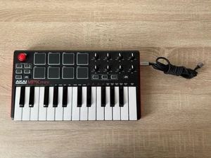 Controlador Akai Professional MPK Mini MIDI con cable USB C probado funcionando - Imagen 1 de 3