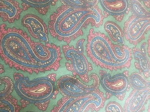 Vtg 100% Silk Oblong Scarf 10.5" x 55” Paisley In Rich Emerald, Burgundy & Navy - Picture 1 of 4