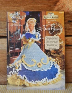 Needlecraft Shop Crochet Damas de Moda Suzette's Paris Vestido de Baile Muñeca 11.5" - Imagen 1 de 6