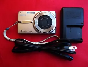 SANYO DSC-X1250 12.1MP Compact Digital Camera Junk Japanese - Picture 1 of 9