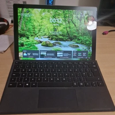 Microsoft surface pro 5, Intel Core i5-7300U 256GB - Image 1 of 4