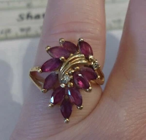Anello 10 RUBINI RUBINO ROSSO MARCHESE 2 diamanti oro giallo 14 carati misura 6 1/2 PUÒ RIDIMENSIONARE - Foto 1 di 8