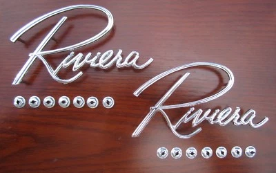 Buick Riviera 1963-1967 guiones de guardabarros cromados | Par | Emblemas | OEM #1396144 Foto 1 de 4